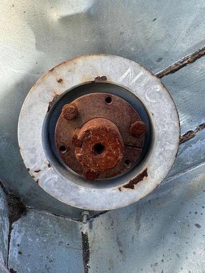 Used Conveyor Belt W: 28” L: 110” Cleated Incline Conveyor Non-Magnetic Pulley