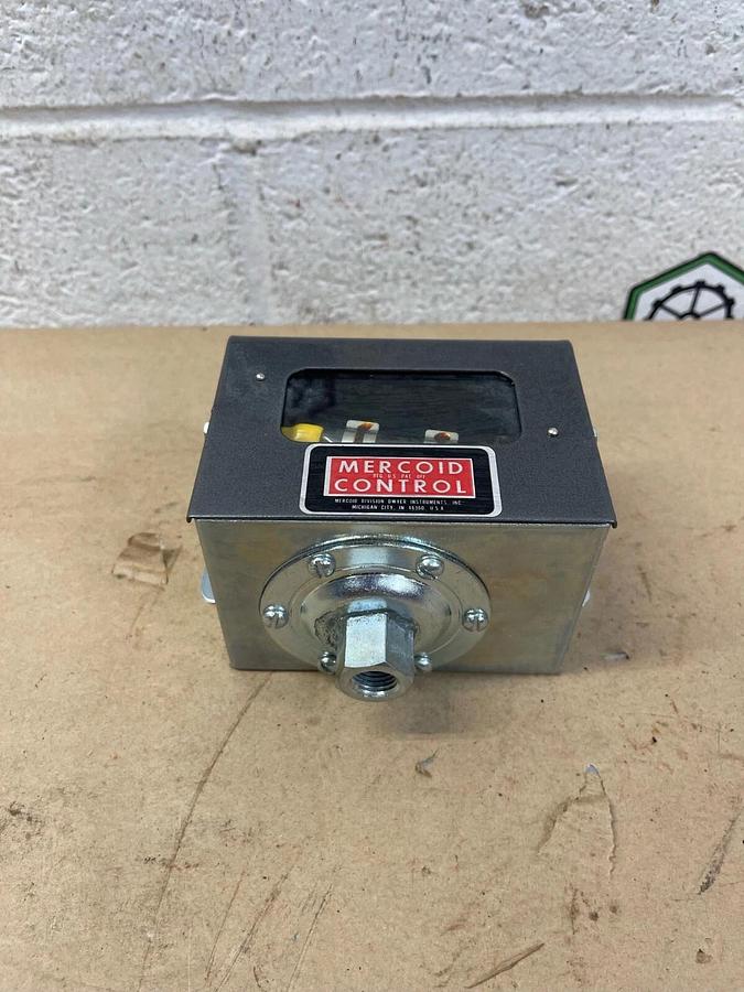 Dwyer (Mercoid) AP-153-37 Mercoid Control, Pressure Switch, Diaphragm Operated