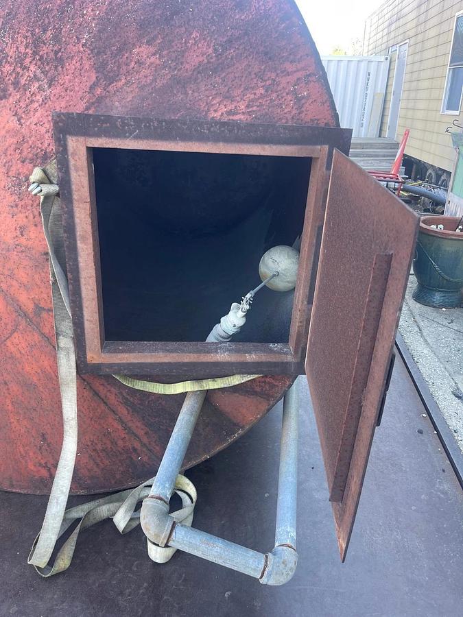 Used 4000 Gal Vertical Liquid Storage Tank, Tank Dia: 7’, Tank H: 14’, Base: 80"x73"