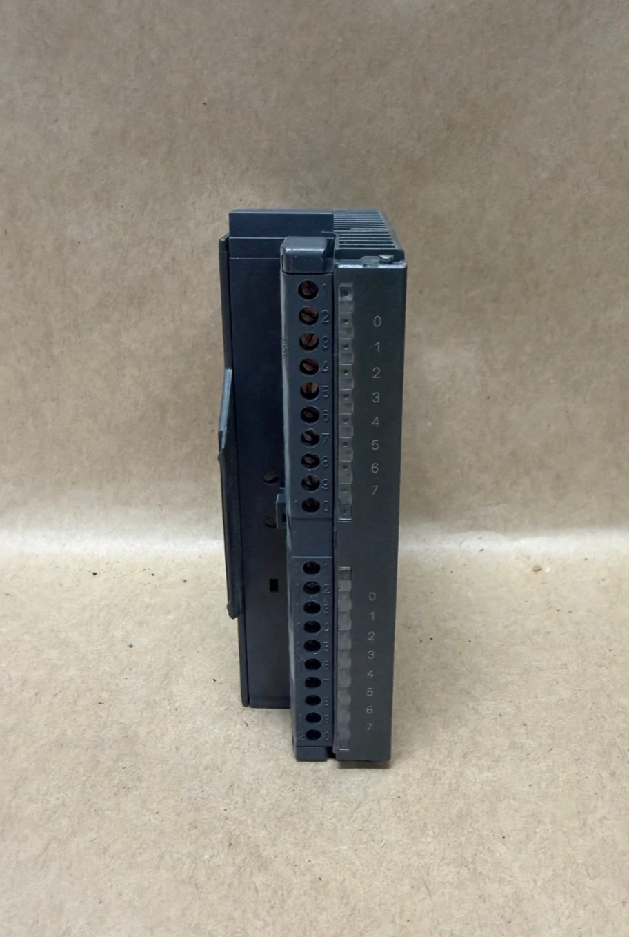 Used Siemens 6ES7 322-1HH00-0AA0 SIMATIC S7 Output Module