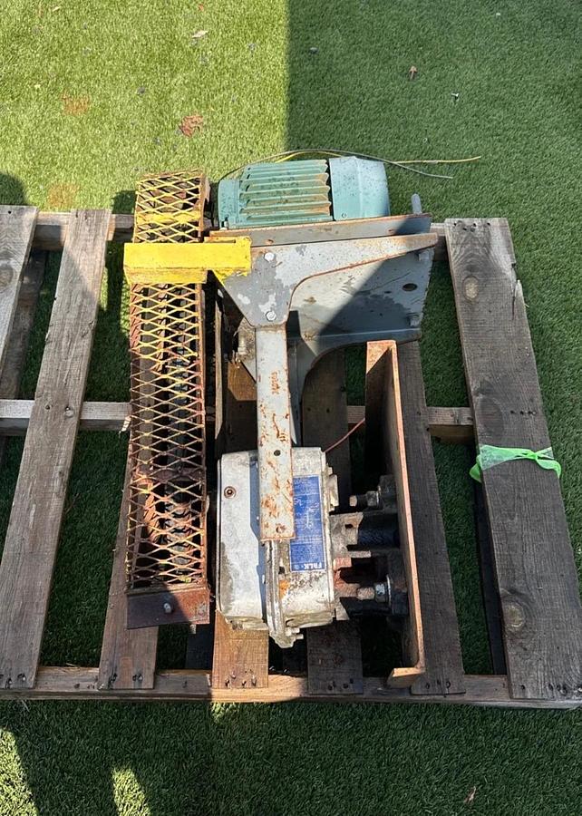 Used Falk 2115J Gear Drive 14.01:1, 3Hp @ 1755RPM, Pulley, Motor Mount, Bushing