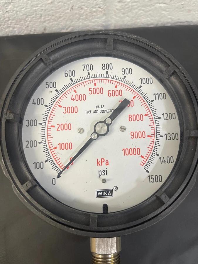 Used Wika 316 SS Tube & Connection 0-1500 psi, 0-10300 kPa, Pressure Gauge