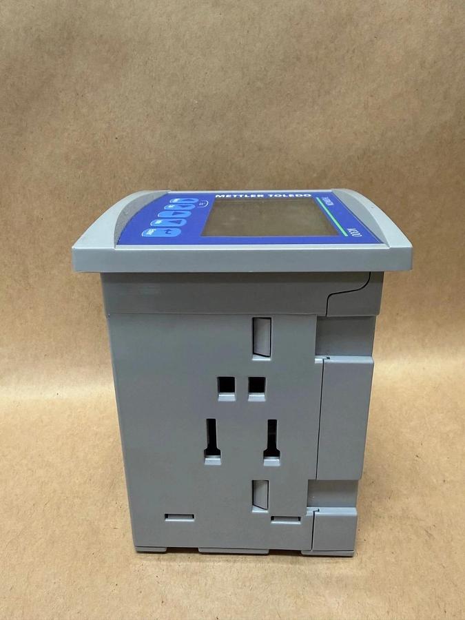 Used Mettler-Toledo M300 Cond/Res 2 Channel 1/4 DIN