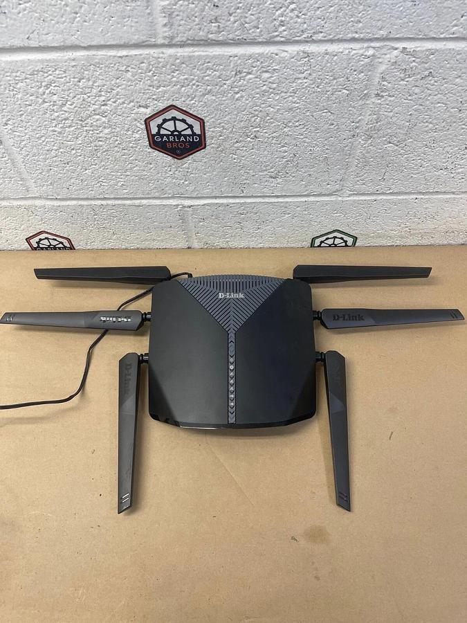 Used D-Link DIR-3040 High Power WiFi Tri Band Gigabit Router