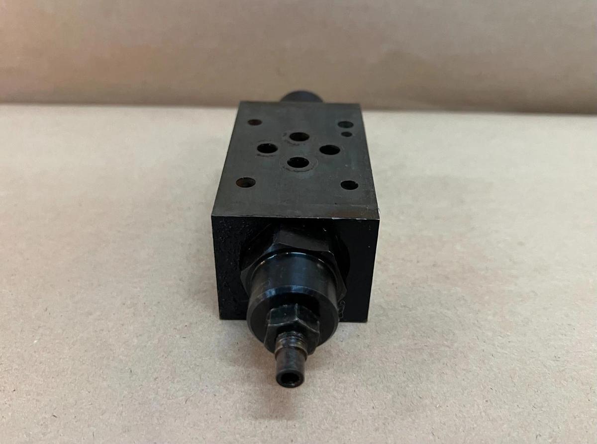 Used Bosch 0811 324 015 Hydraulic Valve, 250 Bar Max Pressure