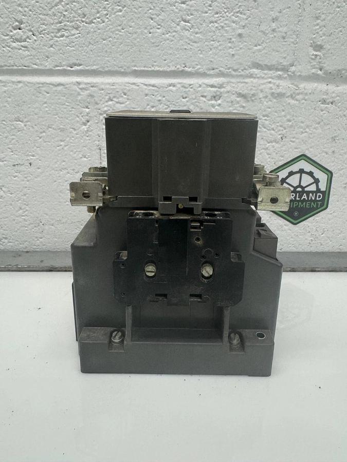 Used Siemens 3TB46 17-0B Contactor (Needs repair/ missing pieces)