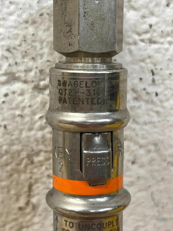 Used Swagelok QT2-316 Quick Connect