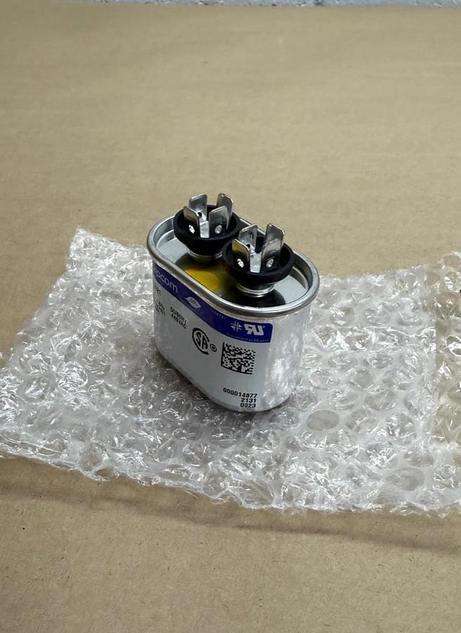 Used Capcom 27L1021 Oval Run Capacitor, 50/60 Hz, 440 VAC *NEW*
