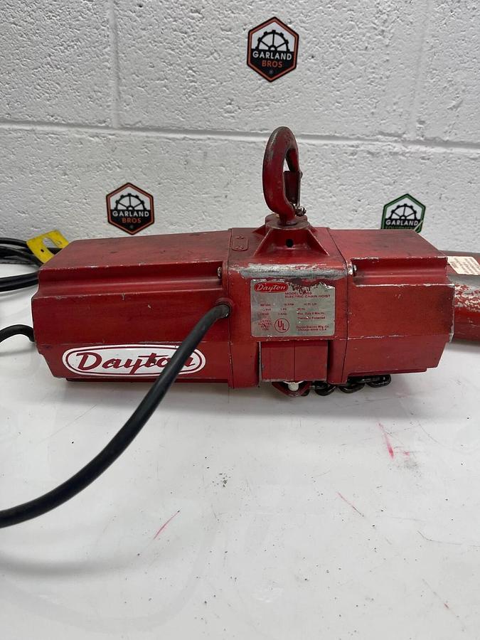 Used Dayton 4Z358 Electric Chain Hoist 300 Lbs 10' Lift 115V 1Ph 60 Hz 1/6Hp 3A 16FPM