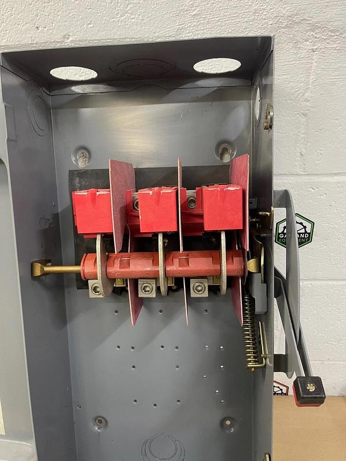 Used Square D HU364 Heavy Duty Safety Switch Ser E1 200A 600V Singl Throw Not Fusibl