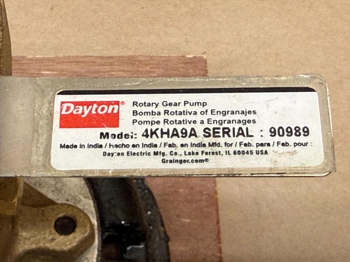 Dayton 4KHC2A 1/2” NPT Bronze Rotary Gear Pump