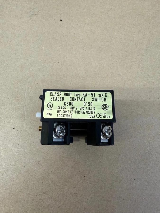 Used Square D 9001KA51 Sealed Contact Switch