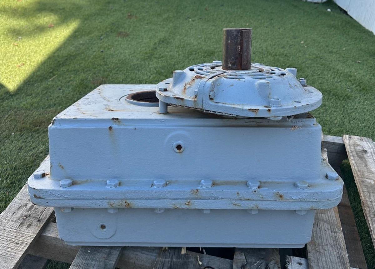 Used Gear Drive, 2-1/8” Shaft Diameter, 5:1 Ratio, 4-3/8” Bore