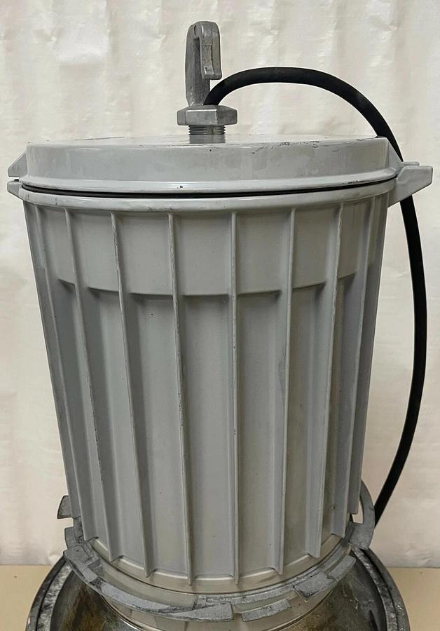 Used Crouse-Hinds VMVS400/MT GM Champ Lighting Fixture, Lighting Enclosure & Gasket