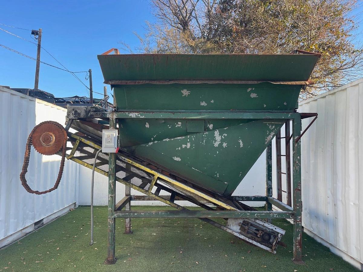 Used Feed Hopper, Drag Chain, 95 cu/ft, No Drive, Chain W:36” L:10’, Discharge H:6'