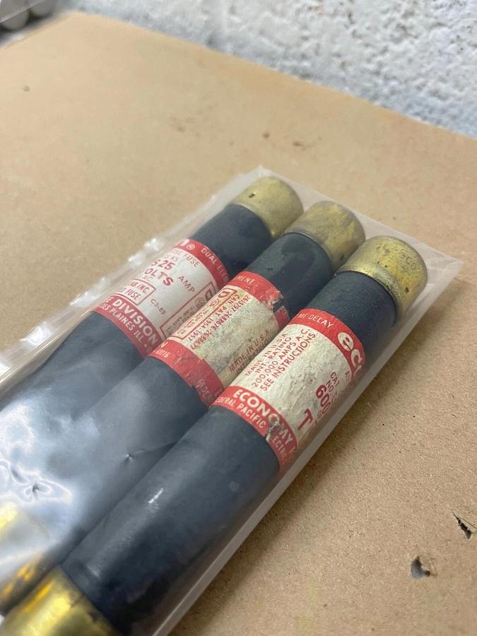 Used Econ ECS 25/20A, Class K5, Time Delay, Dual Element, All Purpose Fuse - Lot of 3