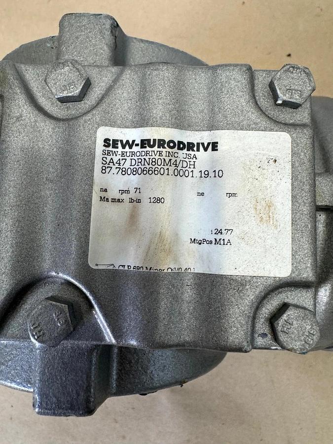 Used SEW Eurodrive SA47 DRN80M4/DH Motor, Gearbox 1Hp, 60Hz, 1751RPM, 24.77:1 Ratio