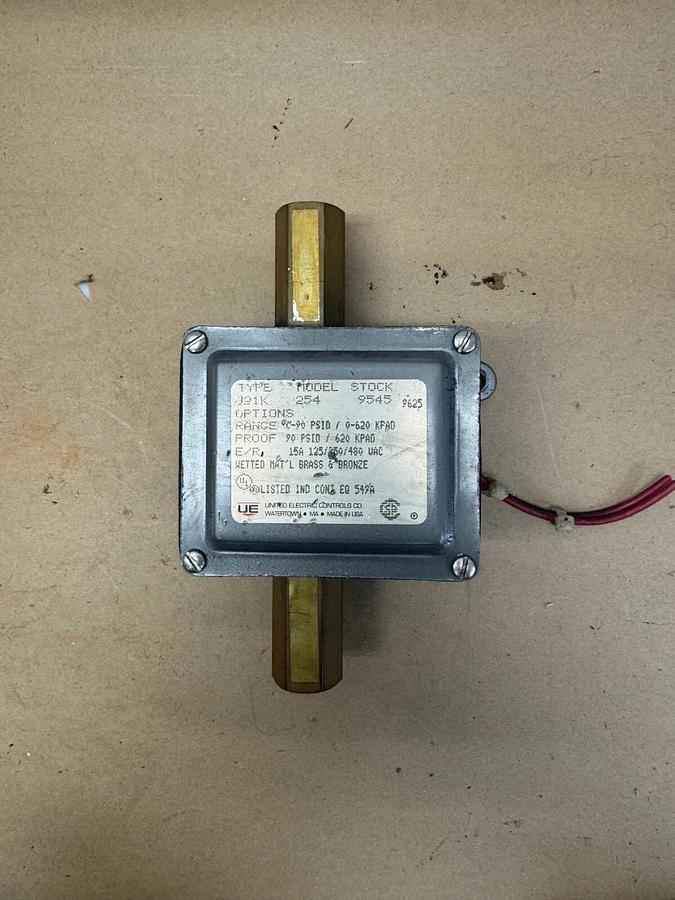 Used United J21K Pressure Differential Switch, 90 PSID, 15A