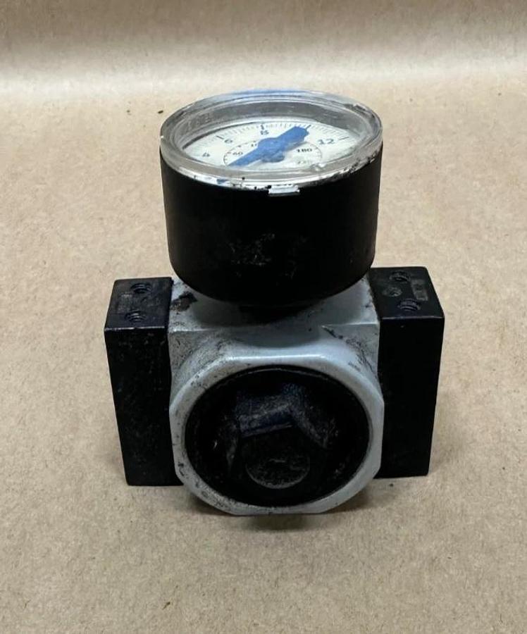 Used FESTO LR-D-7-MINI Pressure Regulator w/ FESTO 345 395 VD Pressure Gauge
