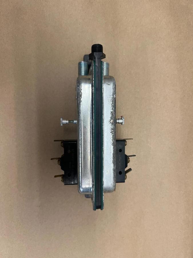Used Cleveland Controls DDP-106-313 Switching Element A/B Air Flow Switch