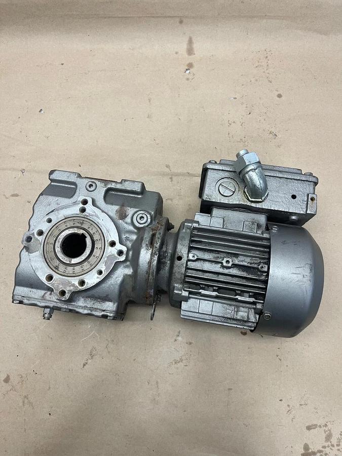 Used Sew-Eurodrive SA47DT71D4-KS Gearbox, DFT71D4-KS Motor (60Hz, 5HP, 1700RPM)