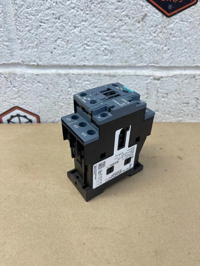 Used Siemens 3RT2027-1BB40 Power Contactor, Sirius, 24V