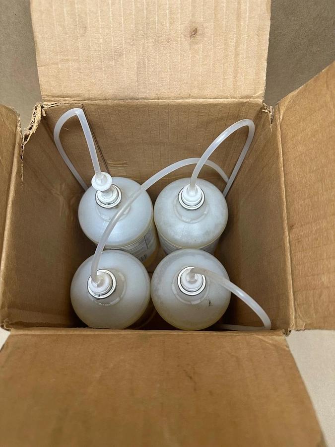 Used Rubbermaid 2018582 800ML Antibacterial Lotion Soap - Lot of 4