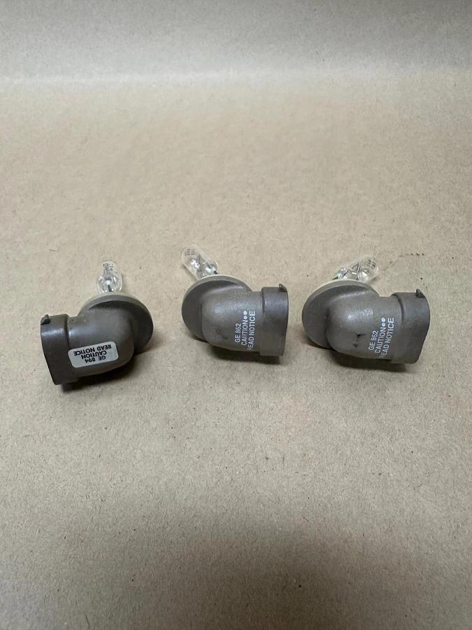 Used Melroe Ingersoll-Rand 6667934 Light Bulb -Lot of 3