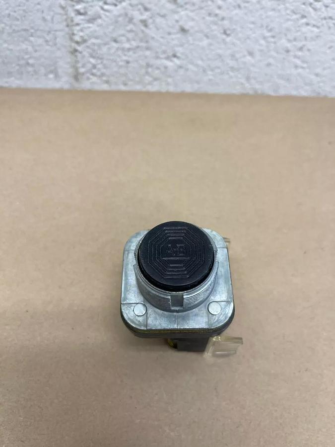 Used Allen-Bradley 800T-A2D1 Push Button, Series C, Black