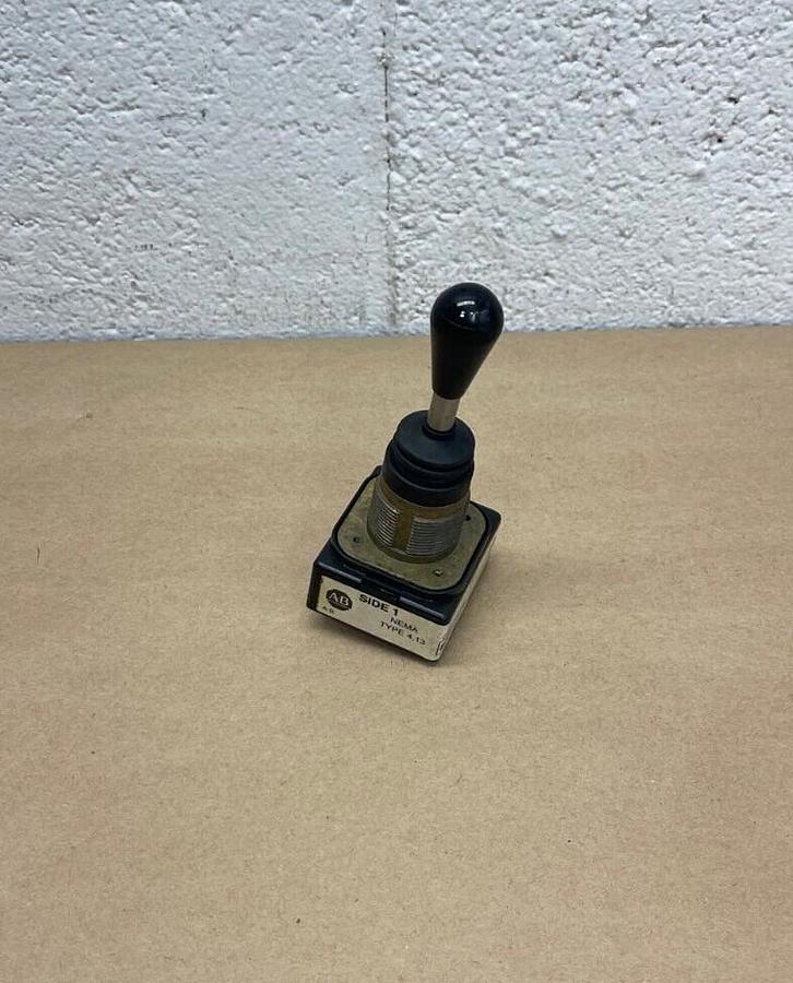 Used Allen-Bradley 800T-T4T8 Toggle Selector, NEMA Type 4,13 , Series T