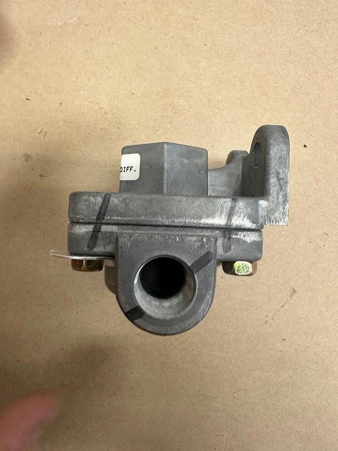Used CAT 8V-5017 Service Brake Quick Release Valve *NEW*