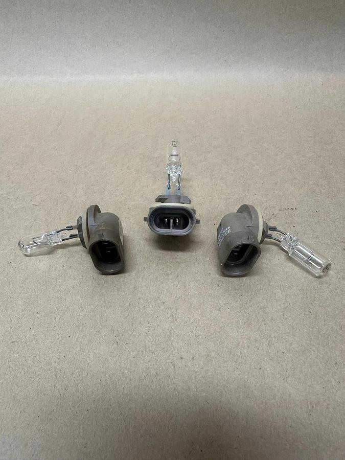 Used Melroe Ingersoll-Rand 6667934 Light Bulb -Lot of 3