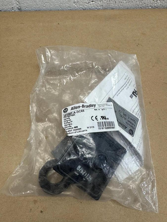 Allen Bradley 140MP-A-DC65 Ser A Black Door Coupling Handle *FACTORY SEALED*