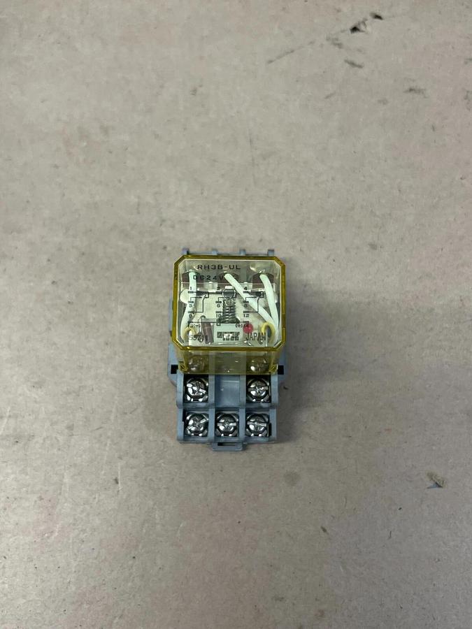 Used idec RH3B-UL General Purpose Relay w/Base