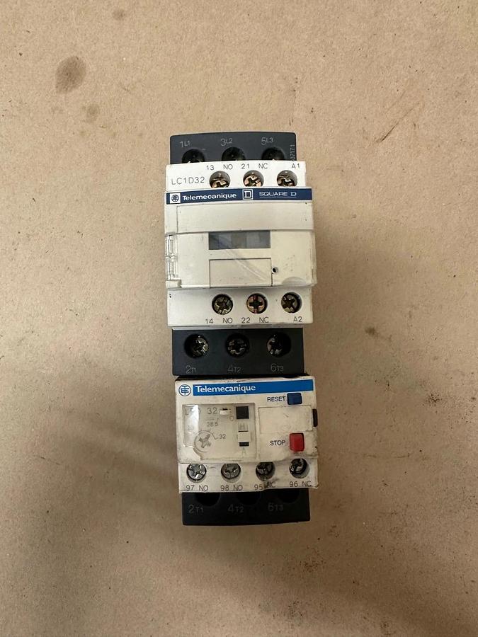 Used Telemecanique C8201-4-1 Contactor w/ LRD32 Overload Relay