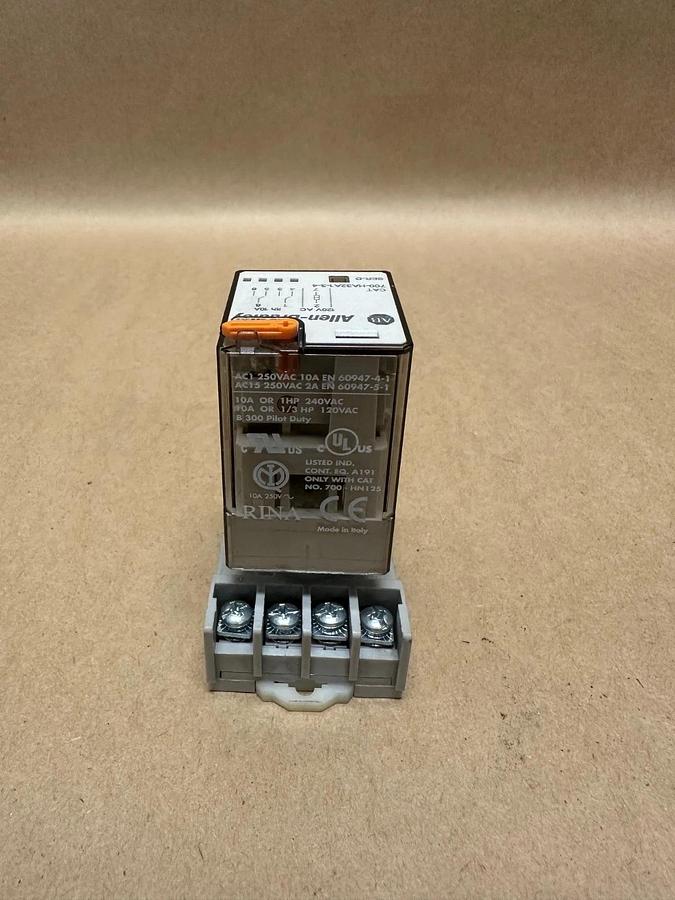 Used Allen Bradley 700-HA32A1 Tube Base Relay w/ Allen Bradley 700-HN125 Base