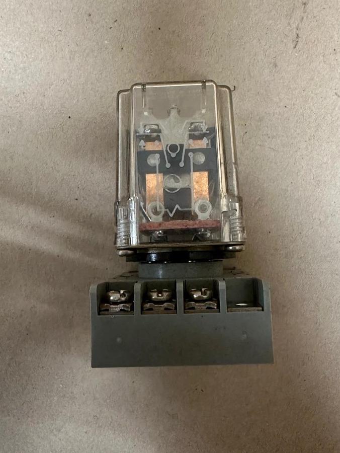 Used Potter & Brumfield KRP-11DN-24 Relay w/ 27E891 Base