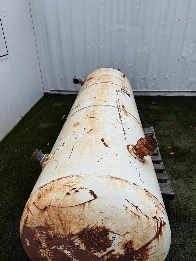 Used Steel FAB Pressure Tank M.A.W.P. 165PSI @ 450°F, M.D.M.T -20°F @ 165PSI, 475 Gal