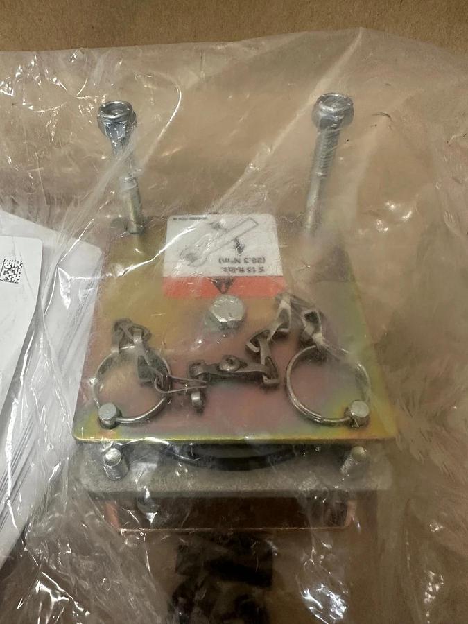 Used 3M 8003238 Leg Mount Pulley *NEW FACTORY SEALED*