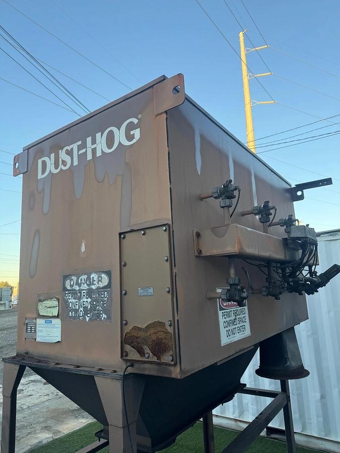 Used United Air Specialist FJL8-0B 8-Cartridge Dust Collector