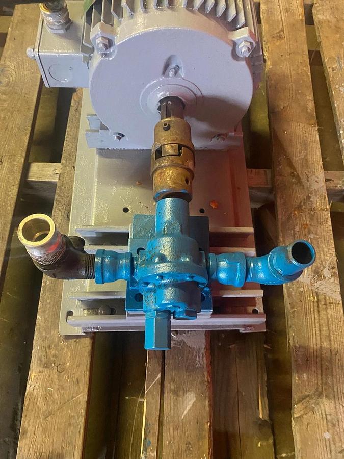 Used Dual Stage Liquid Motor Pump w/ Lincoln 3HP, 1775 RPM, 3 Phase AC Motor