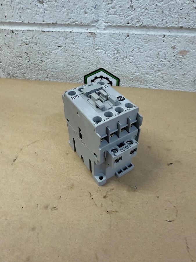 Used Allen Bradley 700-CF040 Control Relay, Series A, 50/60 Hz, 110/120V