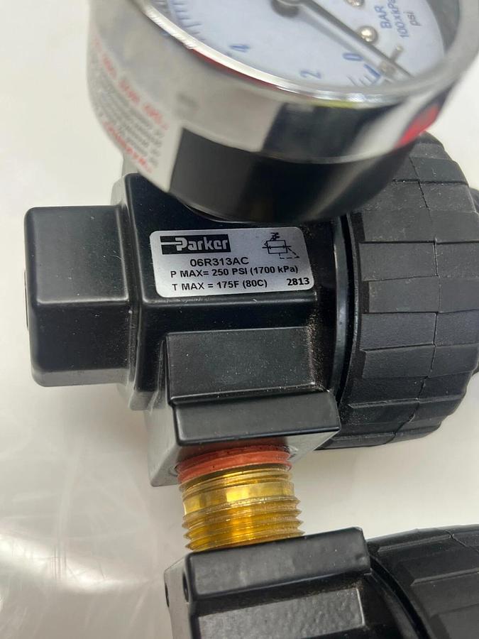 Used Parker 06F32BC w/ 06R313AC Pressure Regulator and Filter Assembly