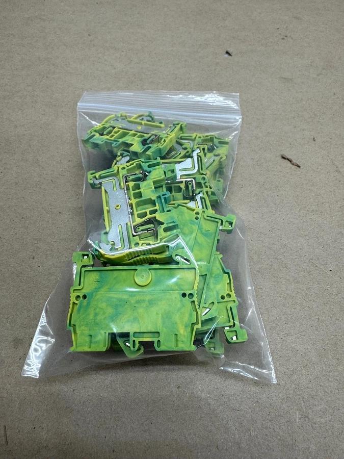 Used Phoenix Contact Typ ST 2,5-PE Terminal Block (QTY 15) Green and Yellow *NEW*