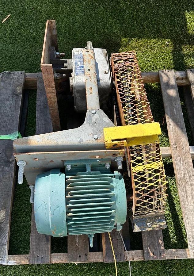 Used Falk 2115J Gear Drive 14.01:1, 3Hp @ 1755RPM, Pulley, Motor Mount, Bushing