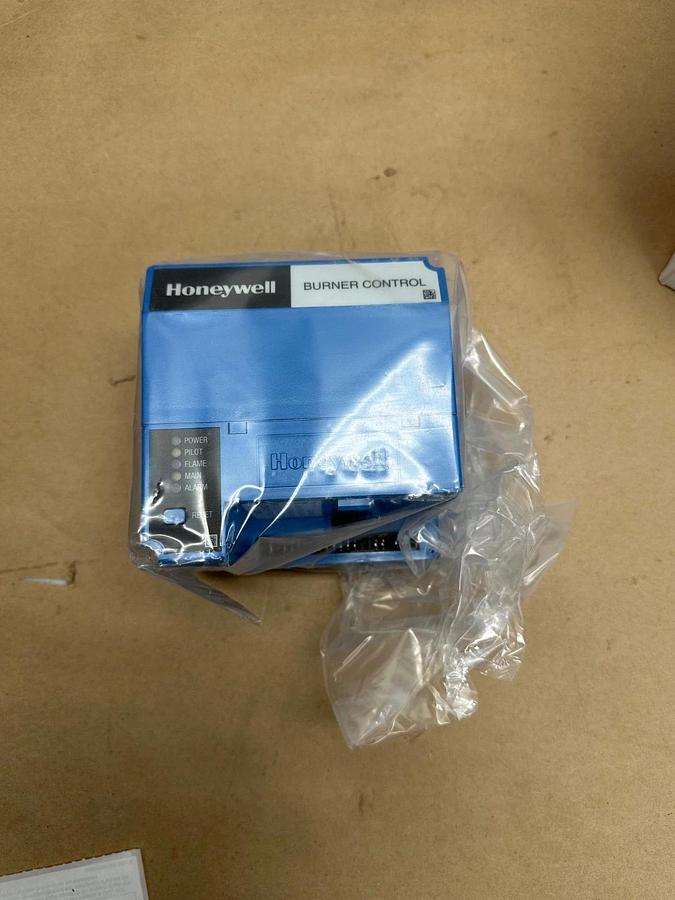 Used Honeywell RM7897A2002 Automatic Programming Control *NEW*