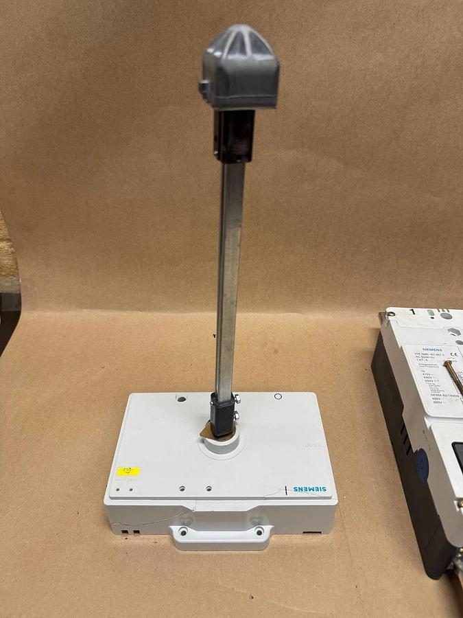 Used Siemens 3VF6211-1BM44-0AA0 Molded Case Circuit Breaker 500-630A *Repaired Casing