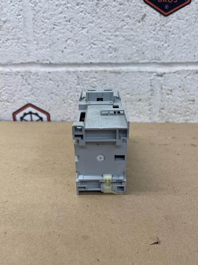 Used Allen-Bradley 100-C09Z*10 Contactor Series A, 600 V, 25 A - Lot of 3
