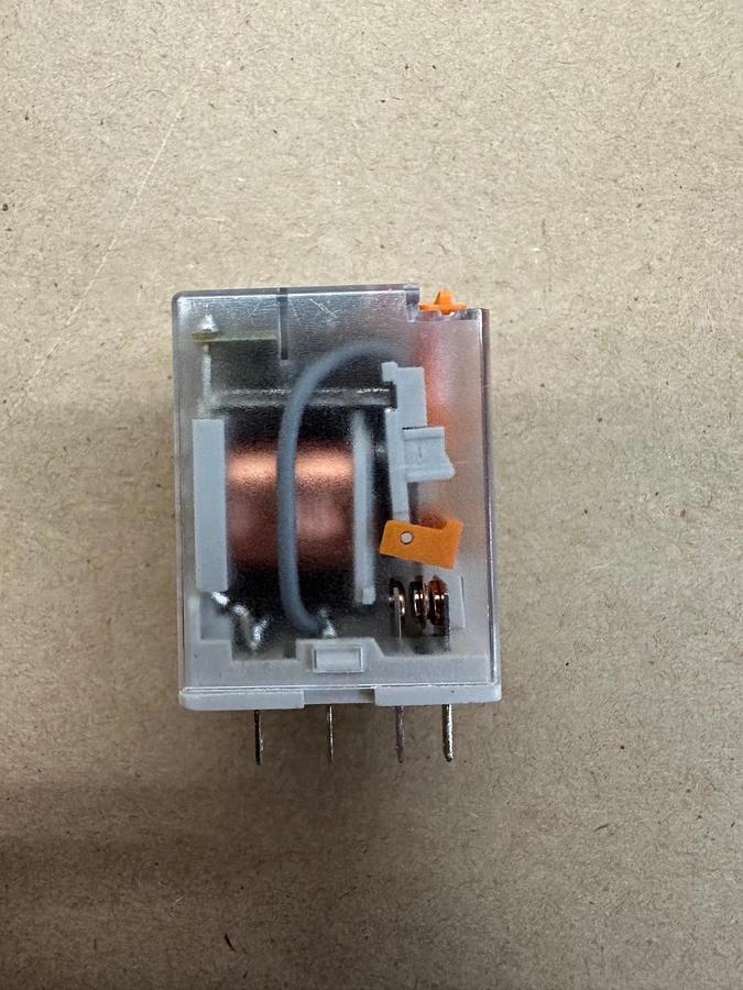 ABB 1SVR405611R2100 Control Relay *NEW*