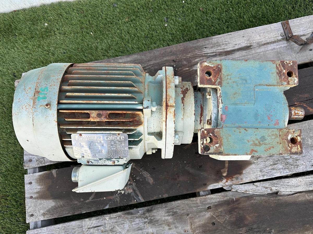 Used Quantis HB482CN180TC 8.29:1, 9.8Hp, 1750RPM Gearbox, 5Hp Motor @ 1735RPM 3Ph